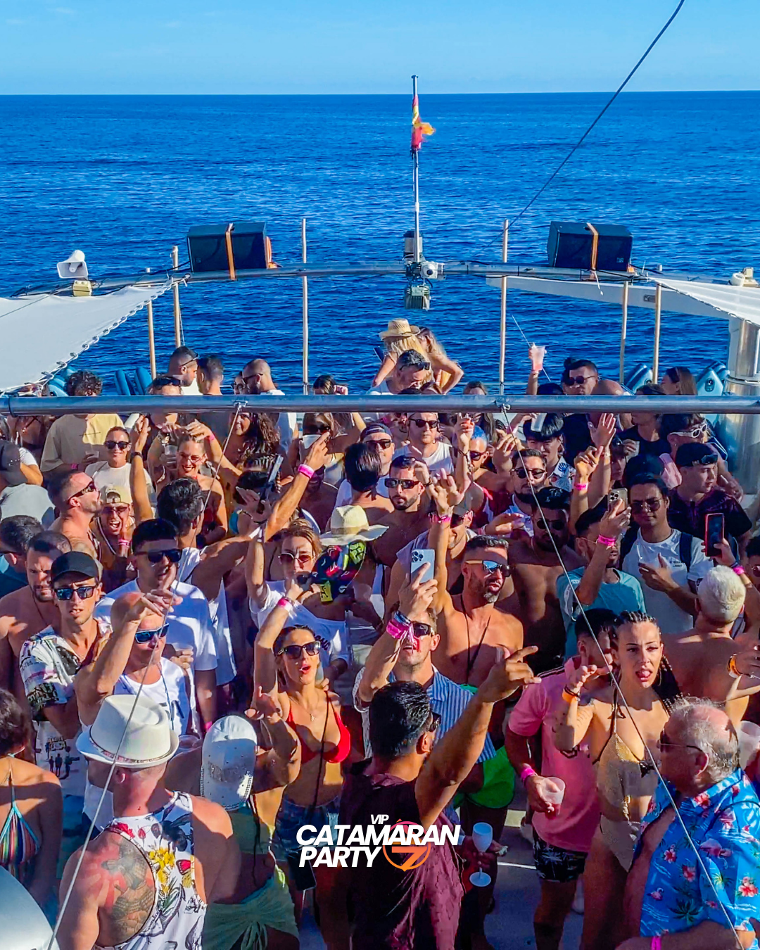 Soirée VIP en catamaran à Ibiza–Boat Party avec Open Bar et DJ Set