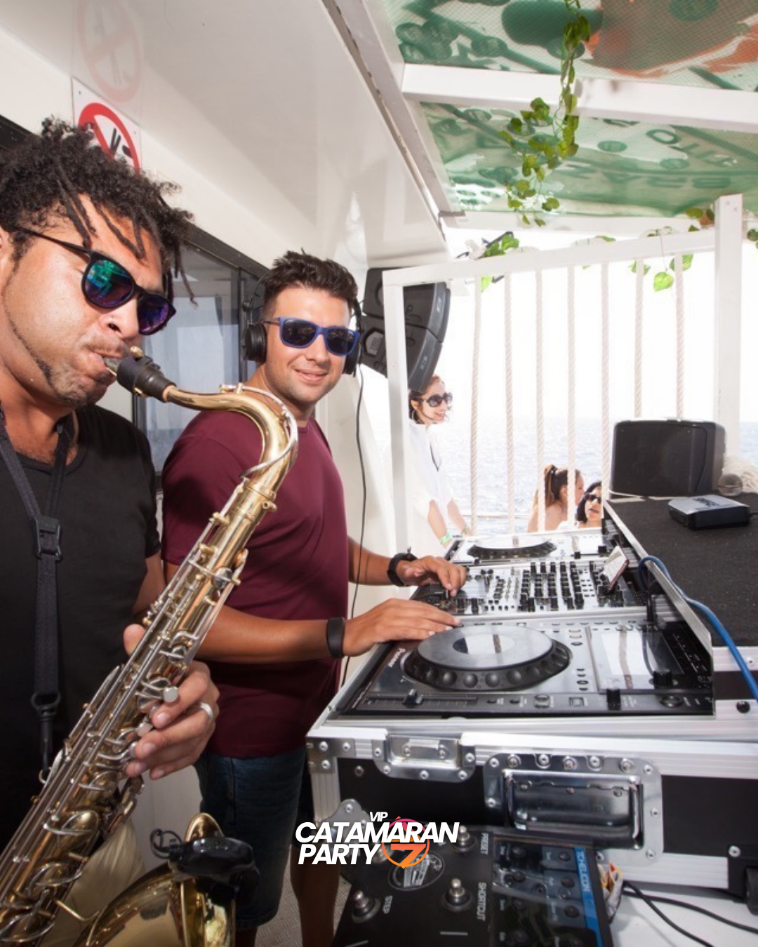 Soirée VIP en catamaran à Ibiza–Boat Party avec Open Bar et DJ Set